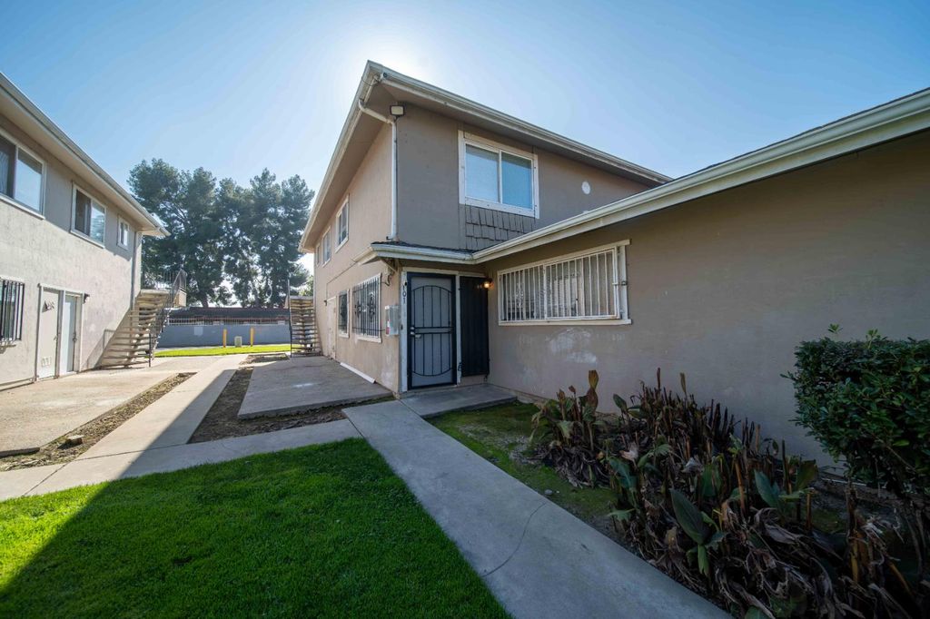Image 25 of property listing at 2585 W Fairmont Avenue # 101, Fresno, CA 93705