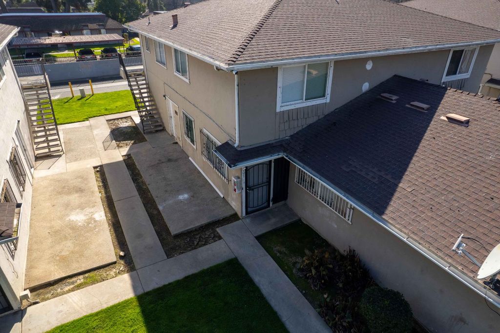 Image 26 of property listing at 2585 W Fairmont Avenue # 101, Fresno, CA 93705