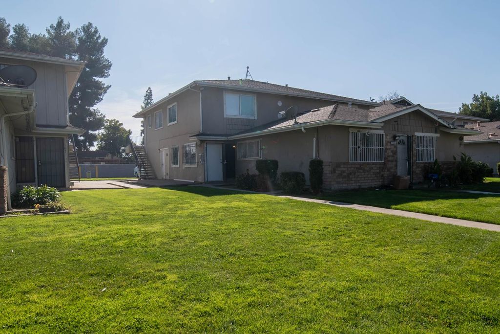 Image 27 of property listing at 2585 W Fairmont Avenue # 101, Fresno, CA 93705