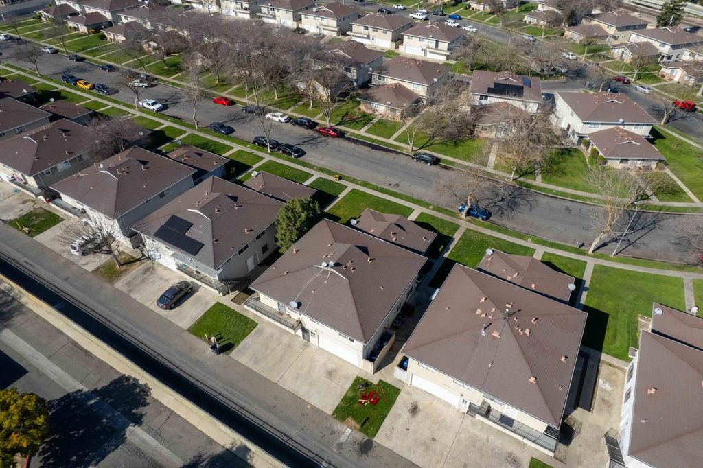 Image 29 of property listing at 2585 W Fairmont Avenue # 101, Fresno, CA 93705