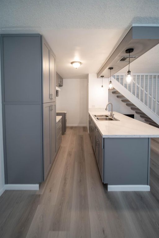 Image 3 of property listing at 2585 W Fairmont Avenue # 101, Fresno, CA 93705