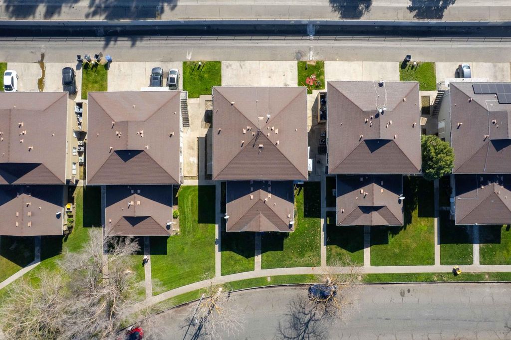 Image 30 of property listing at 2585 W Fairmont Avenue # 101, Fresno, CA 93705