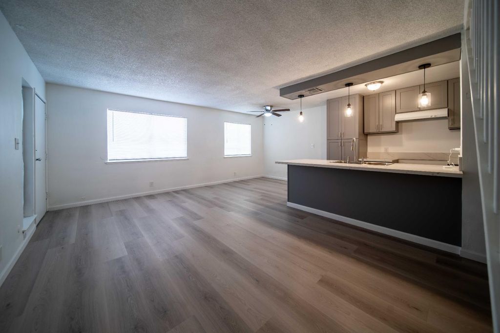 Image 5 of property listing at 2585 W Fairmont Avenue # 101, Fresno, CA 93705