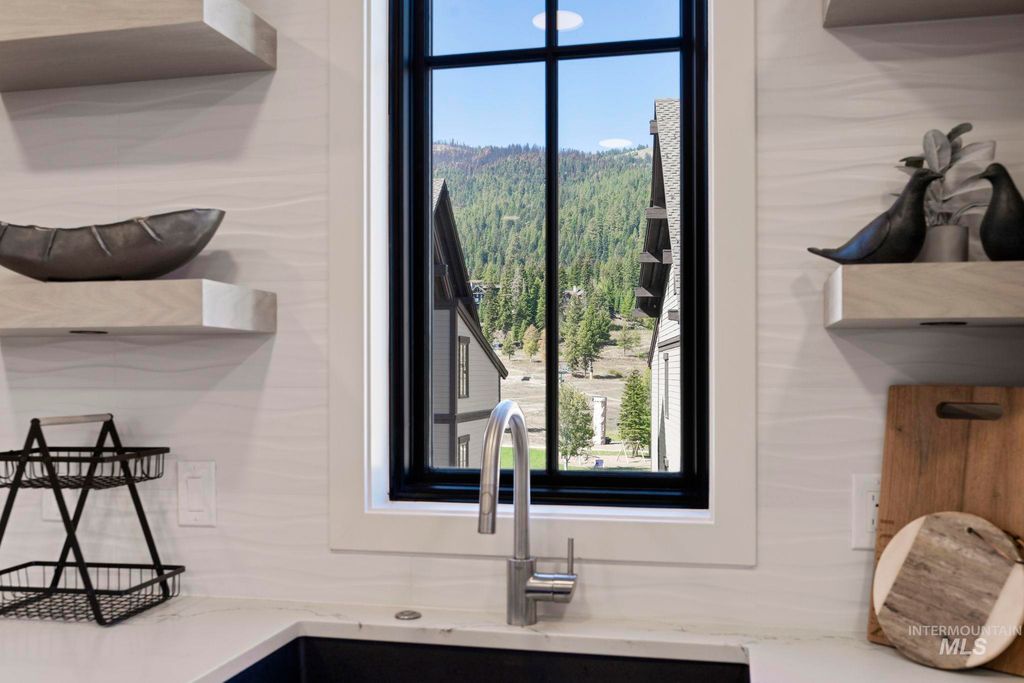 720 Village Drive 301, Donnelly, ID 83615 photo 2