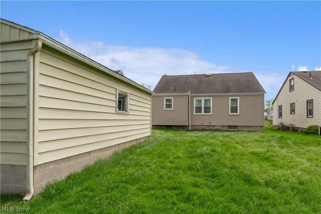 56 Rockdale Avenue, Boardman, OH 44512