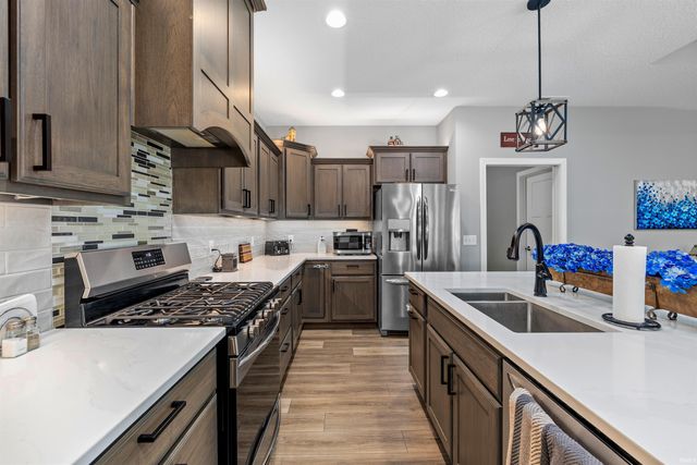 2112 Lawsons Cove, Fort Wayne, IN 46808