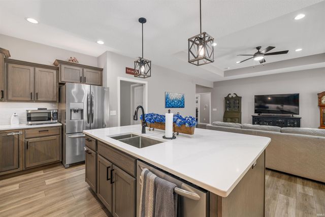 2112 Lawsons Cove, Fort Wayne, IN 46808