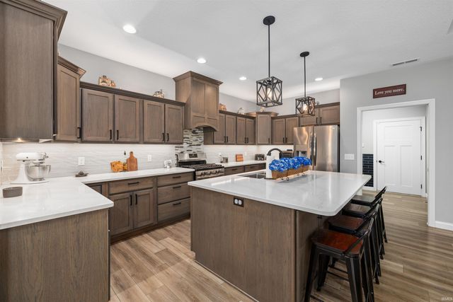 2112 Lawsons Cove, Fort Wayne, IN 46808