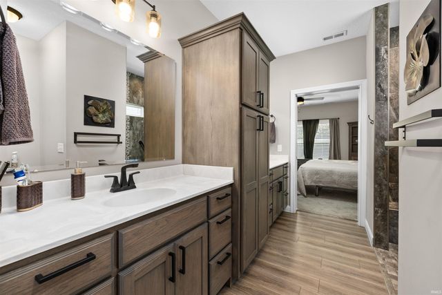 2112 Lawsons Cove, Fort Wayne, IN 46808