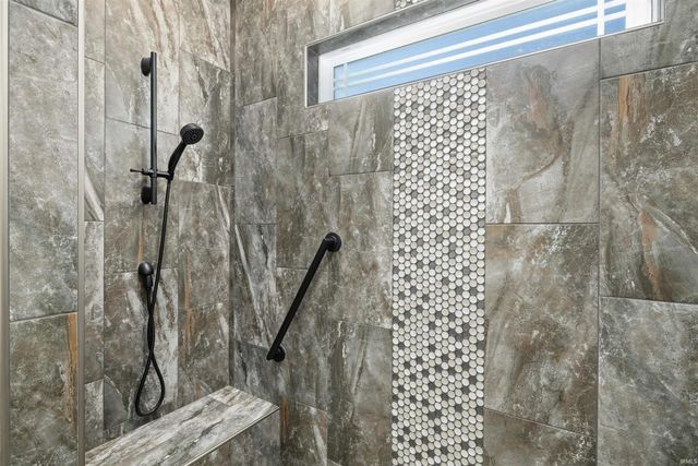 2112 Lawsons Cove, Fort Wayne, IN 46808