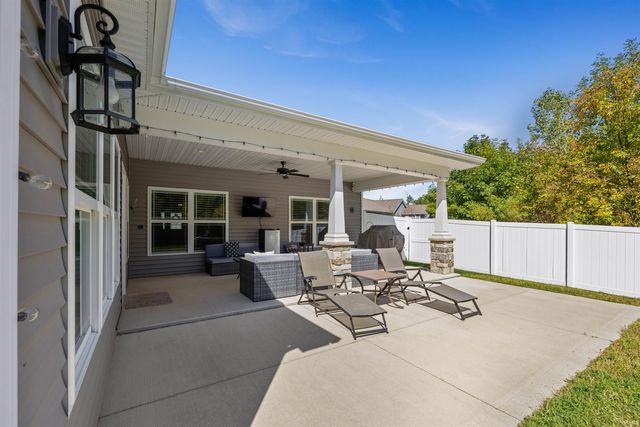 2112 Lawsons Cove, Fort Wayne, IN 46808