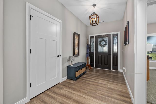 2112 Lawsons Cove, Fort Wayne, IN 46808