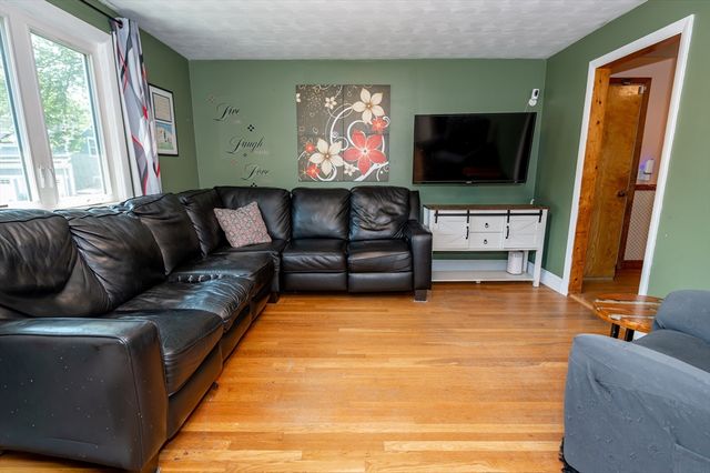 55 Westdale Rd, Westwood, MA 02090