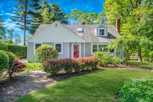 10 Clearbrook Drive, Smithtown, NY 11787