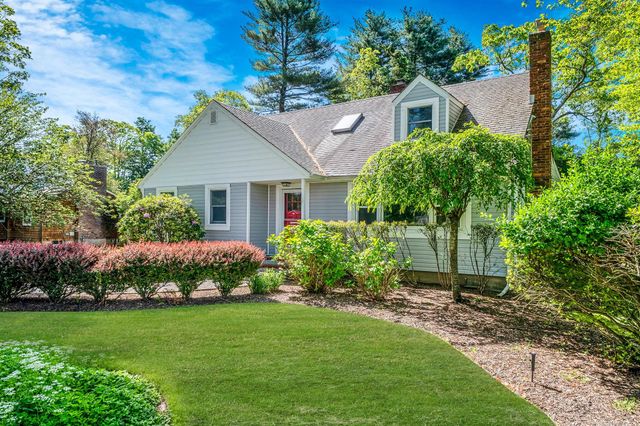 10 Clearbrook Drive, Smithtown, NY 11787