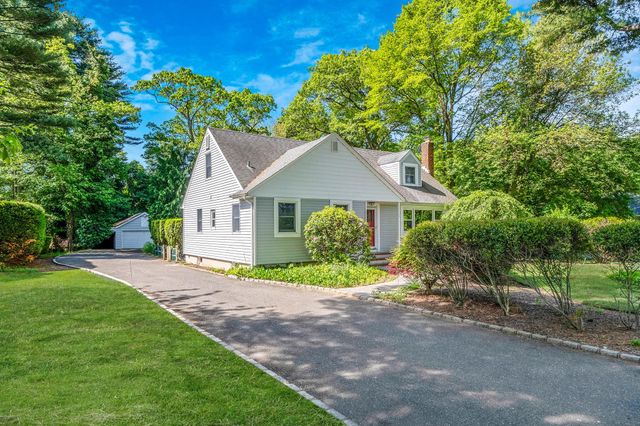 10 Clearbrook Drive, Smithtown, NY 11787