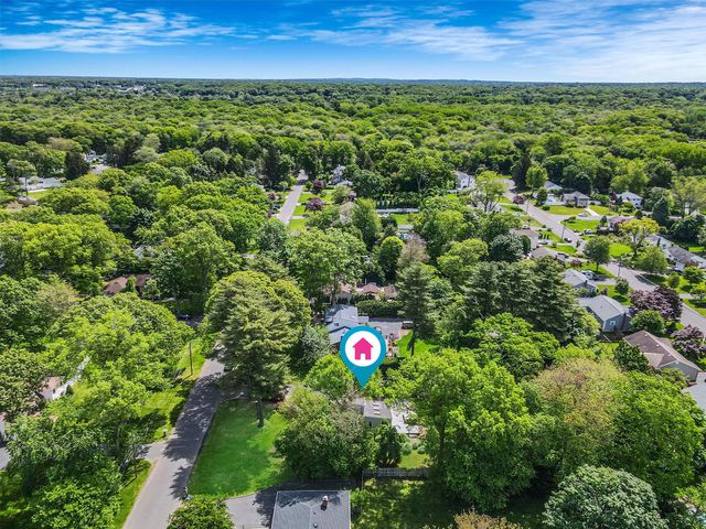 10 Clearbrook Drive, Smithtown, NY 11787
