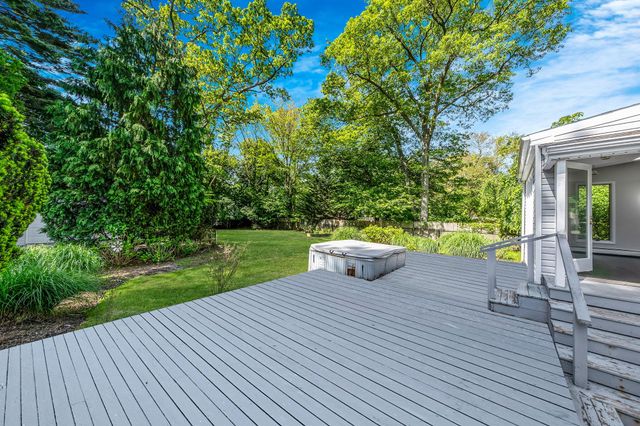 10 Clearbrook Drive, Smithtown, NY 11787