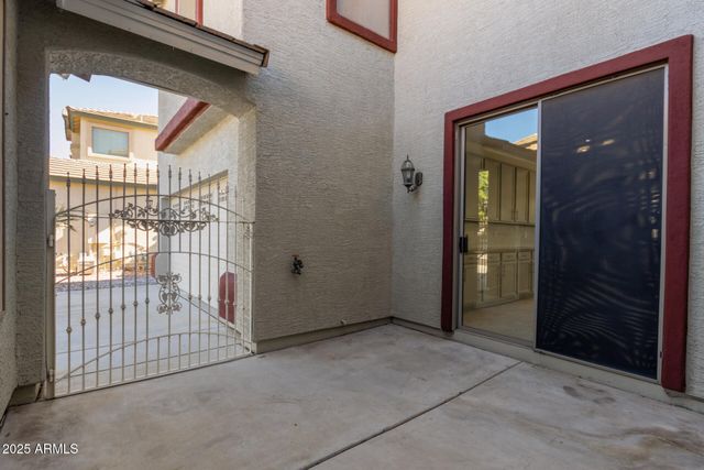 13635 W CALAVAR Road, Surprise, AZ 85379