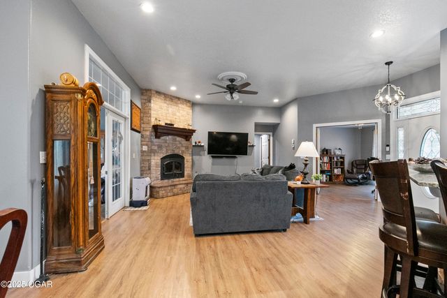 2013 E Whitney Way, Joplin, MO 64801