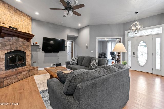 2013 E Whitney Way, Joplin, MO 64801