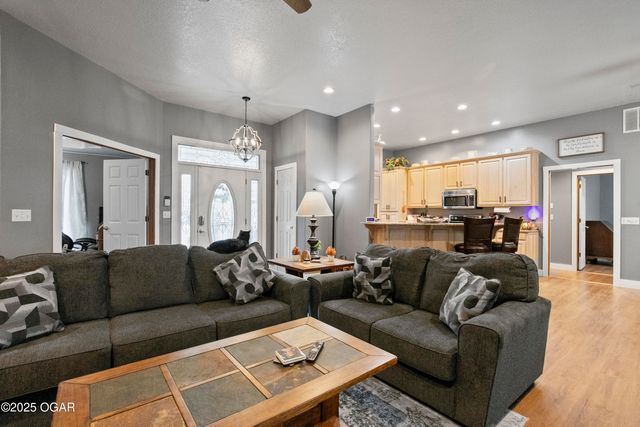 2013 E Whitney Way, Joplin, MO 64801