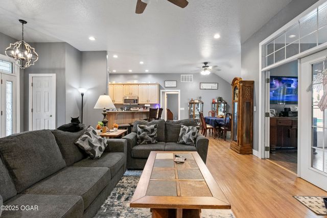 2013 E Whitney Way, Joplin, MO 64801