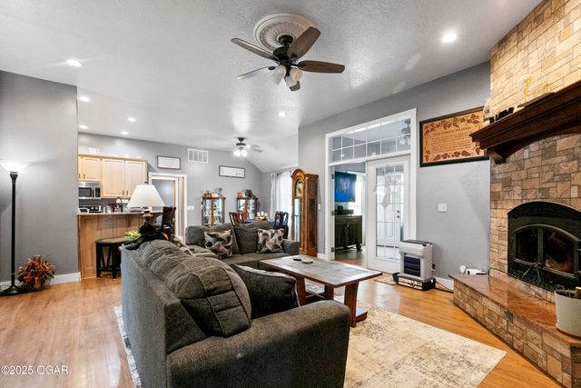 2013 E Whitney Way, Joplin, MO 64801