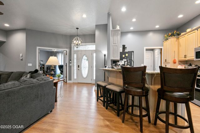 2013 E Whitney Way, Joplin, MO 64801