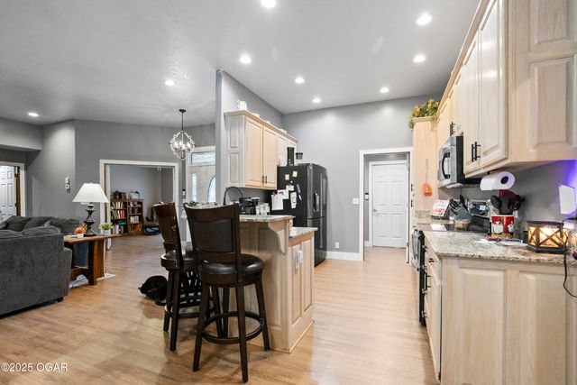 2013 E Whitney Way, Joplin, MO 64801