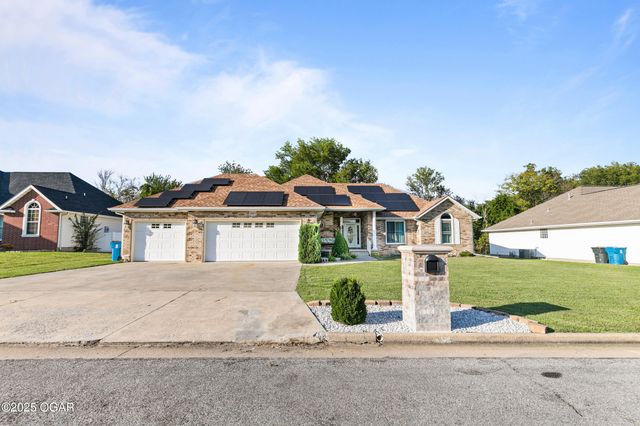 2013 E Whitney Way, Joplin, MO 64801