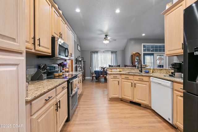 2013 E Whitney Way, Joplin, MO 64801