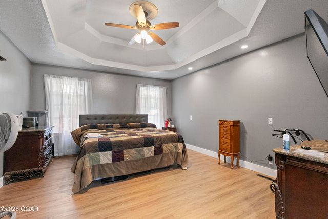 2013 E Whitney Way, Joplin, MO 64801