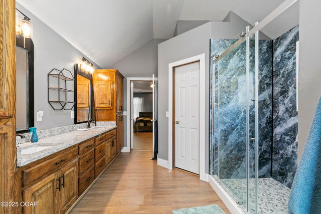 2013 E Whitney Way, Joplin, MO 64801