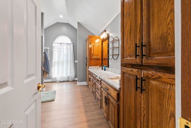 2013 E Whitney Way, Joplin, MO 64801