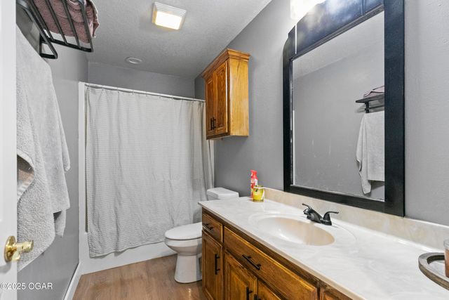 2013 E Whitney Way, Joplin, MO 64801