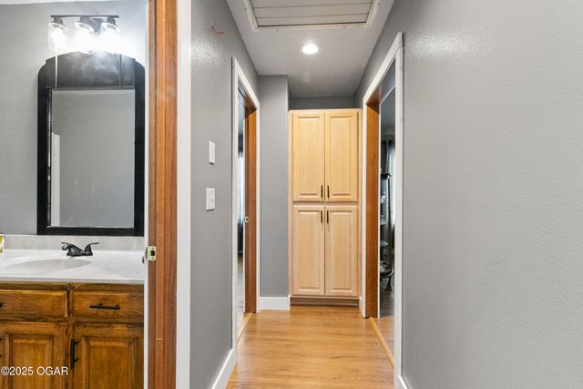 2013 E Whitney Way, Joplin, MO 64801