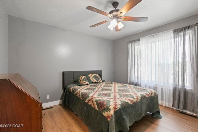 2013 E Whitney Way, Joplin, MO 64801