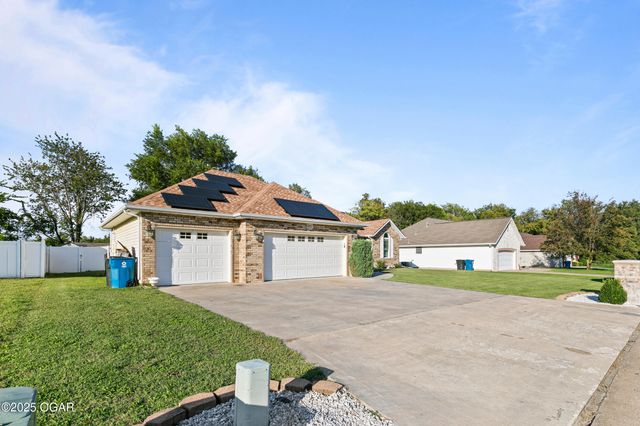 2013 E Whitney Way, Joplin, MO 64801