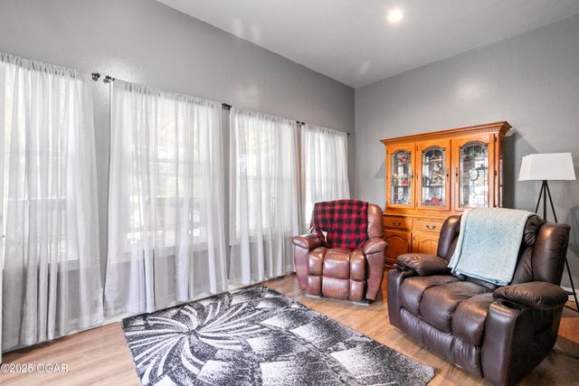 2013 E Whitney Way, Joplin, MO 64801