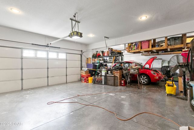 2013 E Whitney Way, Joplin, MO 64801