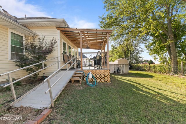 2013 E Whitney Way, Joplin, MO 64801