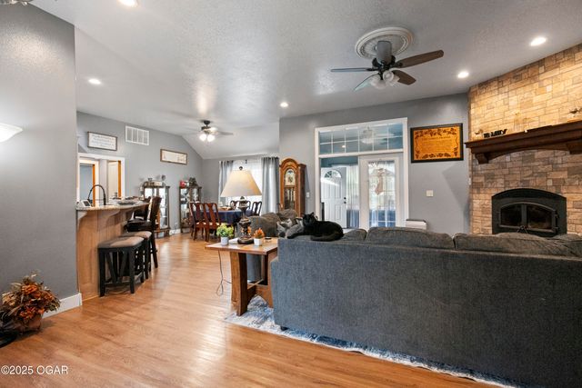 2013 E Whitney Way, Joplin, MO 64801