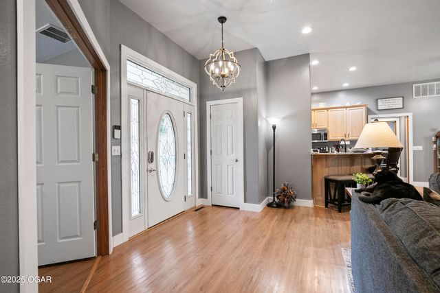 2013 E Whitney Way, Joplin, MO 64801