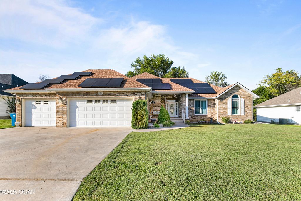 2013 E Whitney Way, Joplin, MO 64801