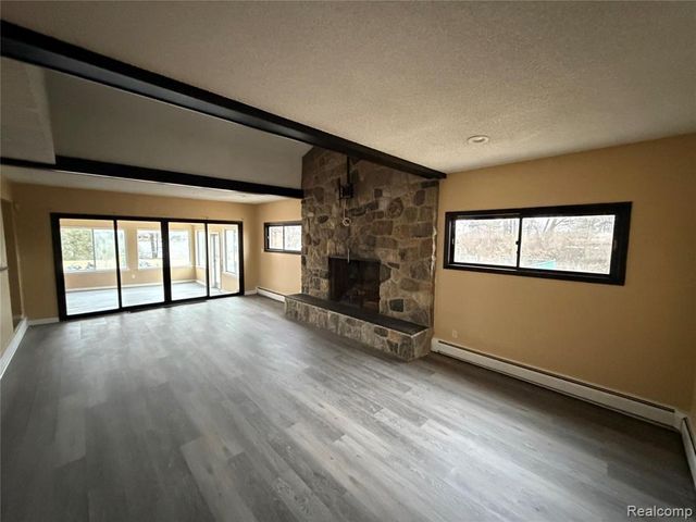 45669 Harmony Lane, Belleville, MI 48111