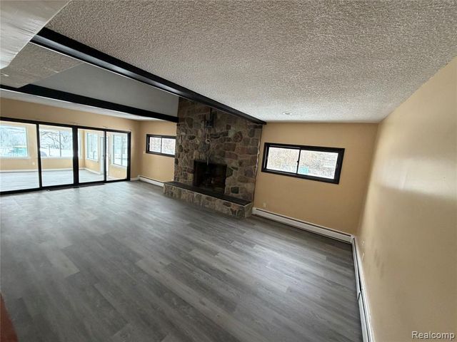 45669 Harmony Lane, Belleville, MI 48111