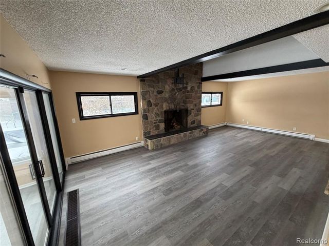 45669 Harmony Lane, Belleville, MI 48111