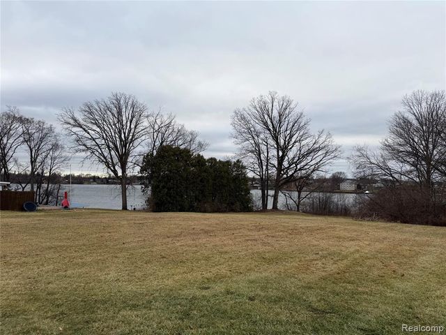 45669 Harmony Lane, Belleville, MI 48111