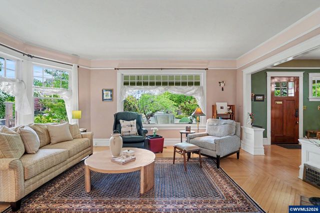 1496 Court St NE, Salem, OR 97301